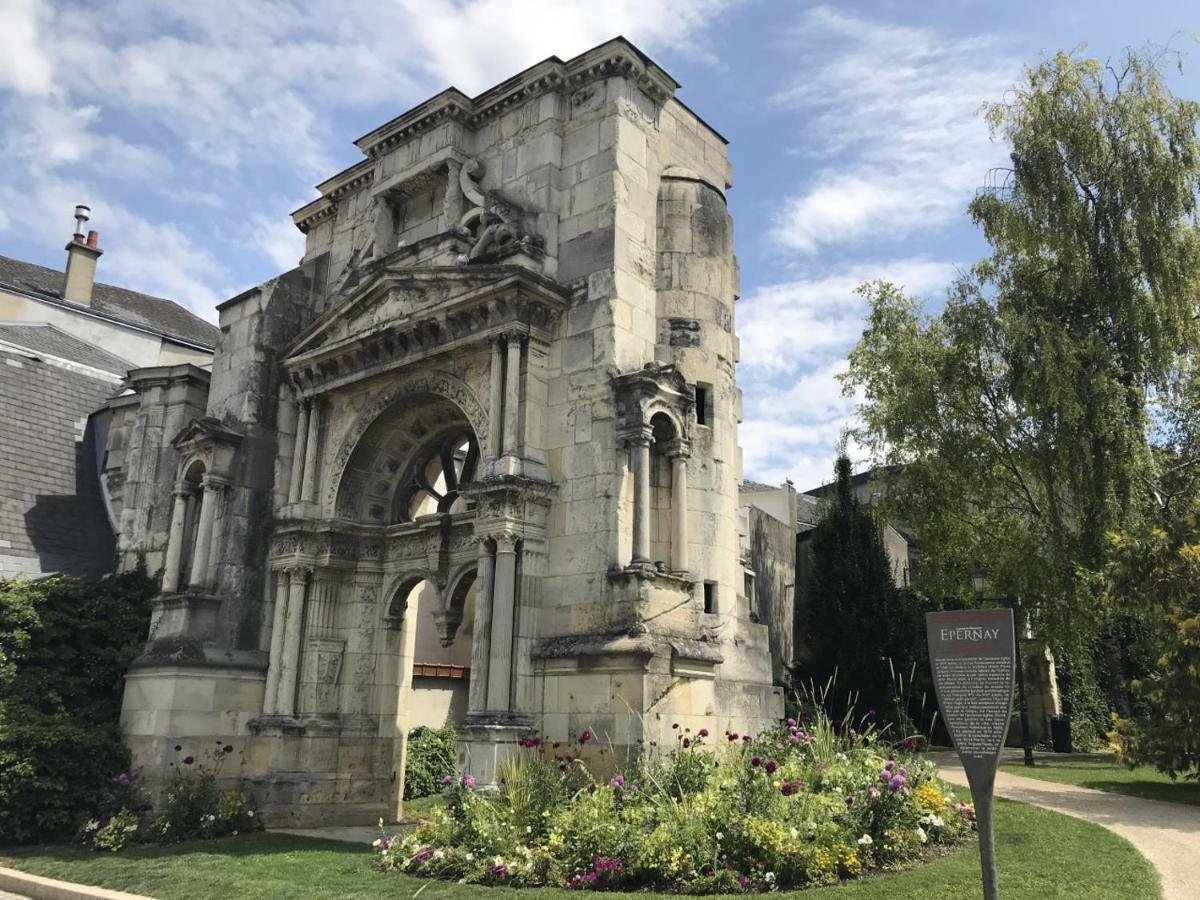 Le Secret De Louise Apartment Epernay Exterior photo